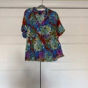 Gigio Lightweight short sleeve blouse with bright allover floral print.